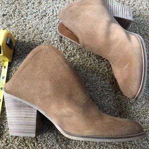 Tan suede Chinese Laundry  stacked heel mule, size 9